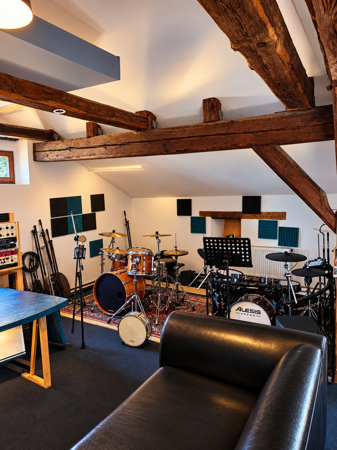 Thomas Tiefenbacher in der Drumschule Altmühltal